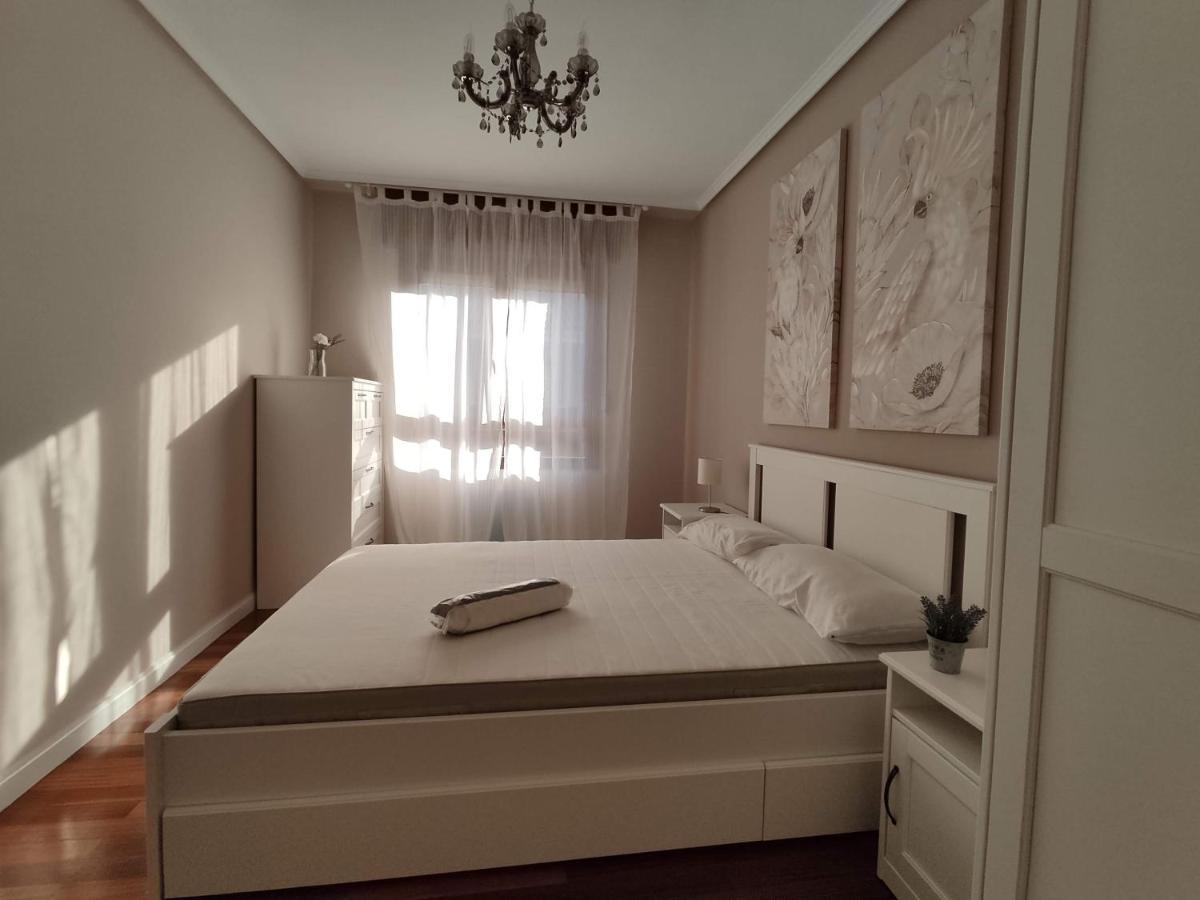 Acogedor Apartamento Junto A La Plaza Villasana de Mena Bagian luar foto